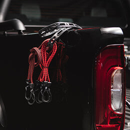 closeup-bungees-and-straps